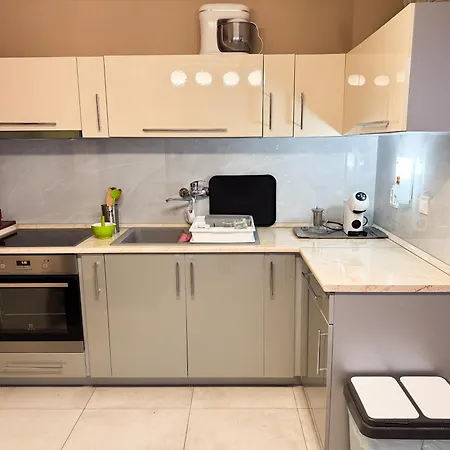 Ejjelibagoly Vendeghaz 4*