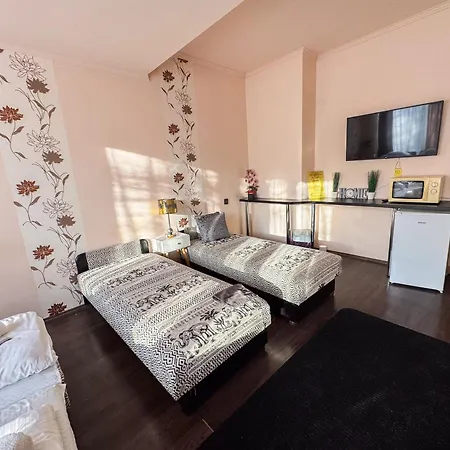 Guest house Ejjelibagoly Vendeghaz 3*