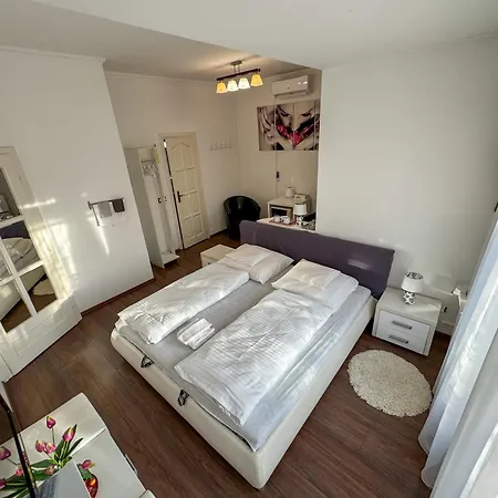 Ejjelibagoly Vendeghaz Guest house 3*