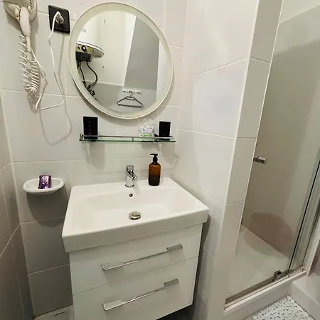 Ejjelibagoly Vendeghaz סנטש