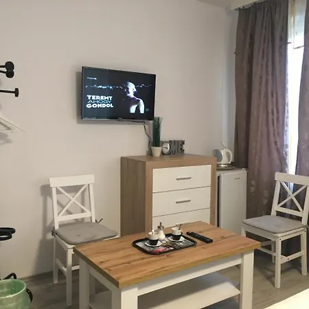 Ejjelibagoly Vendeghaz Guest house