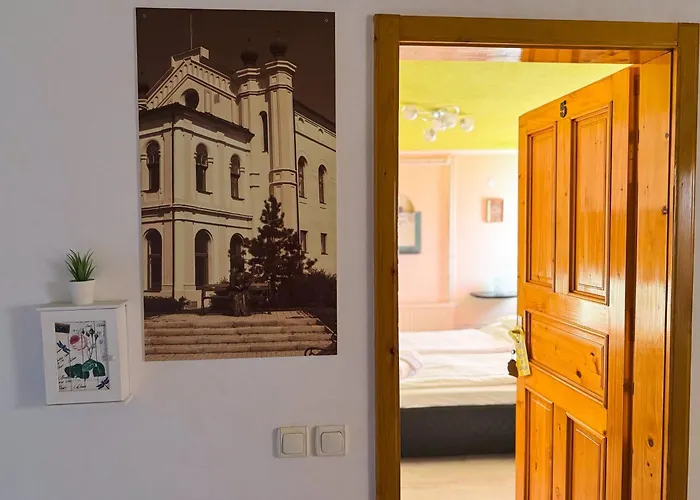 Ejjelibagoly Vendeghaz 4* Сентеш