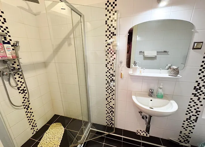 Ejjelibagoly Vendeghaz 센테스